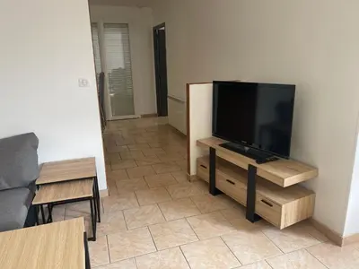 Télévision ou salle de divertissement dans l'établissement La Maison des vendangeurs