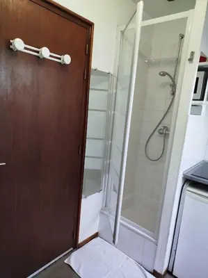 Salle de bains dans l'établissement La studette de Vesle