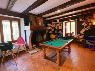 Billard dans l'établissement Moulin de Courcelles