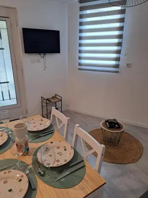 Télévision ou salle de divertissement dans l'établissement Charme de la campagne