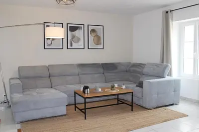 Coin salon dans l'établissement Maison avec grand jardin, la Celle-sur-Morin