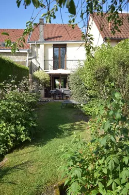 Jardin de l'établissement Gite la Tann'yére