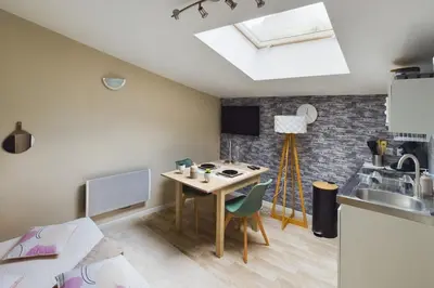 Cuisine ou kitchenette dans l'établissement Le Cocoon Romillon