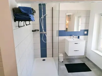 Salle de bains dans l'établissement LaSweetHouseBleutée Tout confort