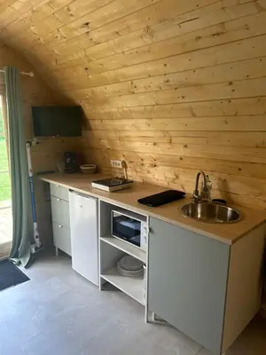 Cuisine ou kitchenette dans l'établissement La pod de mon jardin