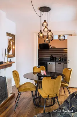 Cuisine ou kitchenette dans l'établissement Suites Mana - MAHANA avec VUE SUPERBE sur la Place DUCALE et Parking privé inclus