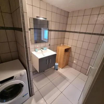 Salle de bains dans l'établissement Le Nid de Trosly - grand, confortable et calme
