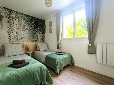 Un ou plusieurs lits dans un hébergement de l'établissement NOUVEAU Les Grumes 2 - Maison - 2 chambres - Jardin - Neuf