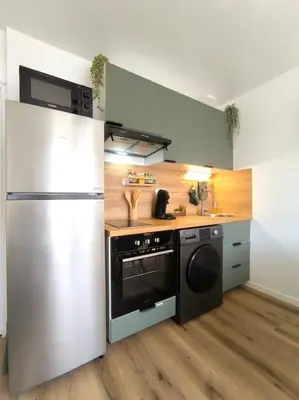 Cuisine ou kitchenette dans l'établissement NOUVEAU Les Grumes 2 - Maison - 2 chambres - Jardin - Neuf