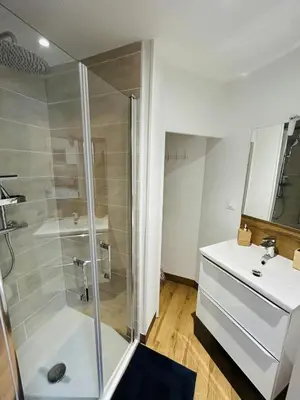 Salle de bains dans l'établissement Le Charmant Créneau Basilique