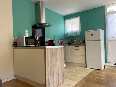 Cuisine ou kitchenette dans l'établissement Maison a 3 minutes de soissons