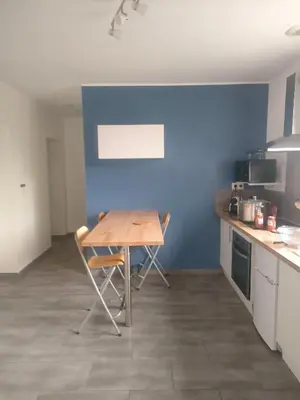 Cuisine ou kitchenette dans l'établissement chambre simple Viry Noureuil