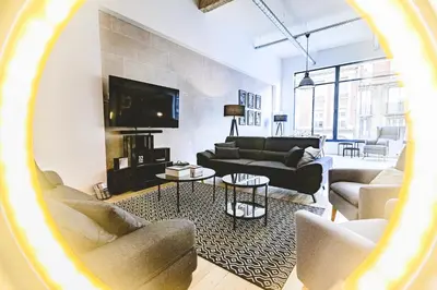 Télévision ou salle de divertissement dans l'établissement IKIZEN Prestige - Loft du Cadran - parking privé