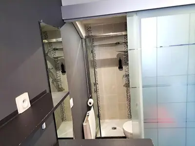 Salle de bains dans l'établissement Studette Chabaud Rue