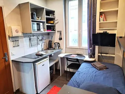Cuisine ou kitchenette dans l'établissement Studette Chabaud Rue