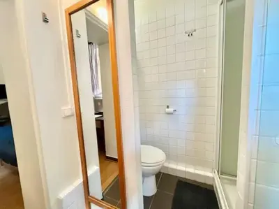 Salle de bains dans l'établissement Studette Chabaud Cour