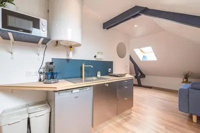 Cuisine ou kitchenette dans l'établissement L'Azur doré, studio pour 2 voyageurs