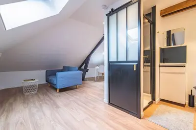 Télévision ou salle de divertissement dans l'établissement L'Azur doré, studio pour 2 voyageurs