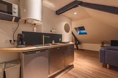 Cuisine ou kitchenette dans l'établissement L'Azur doré, studio pour 2 voyageurs