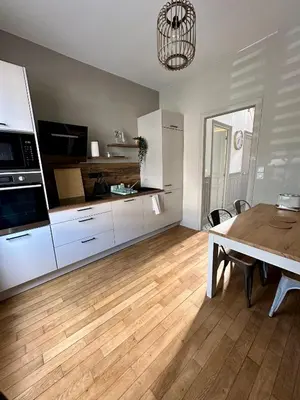 Cuisine ou kitchenette dans l'établissement Gîte La Villa Marcelle