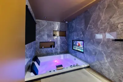 Télévision ou salle de divertissement dans l'établissement Relax House & SPA - DISNEY