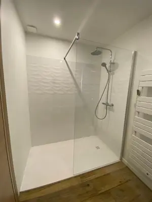 Salle de bains dans l'établissement l'hirondelle