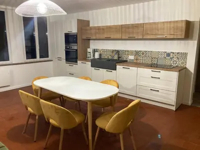 Cuisine ou kitchenette dans l'établissement l'hirondelle