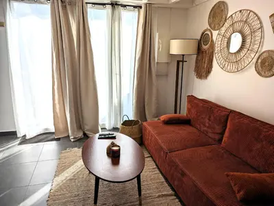 Coin salon dans l'établissement Cozy House - 15 min Disneyland - 2 Parkings - Fibre