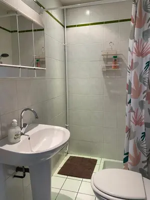 Salle de bains dans l'établissement Le Studio de Marcy
