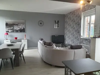 Télévision ou salle de divertissement dans l'établissement maison tout confort