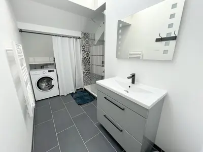 Salle de bains dans l'établissement Cœur des Moissons, Centre Ville avec Parking Privé