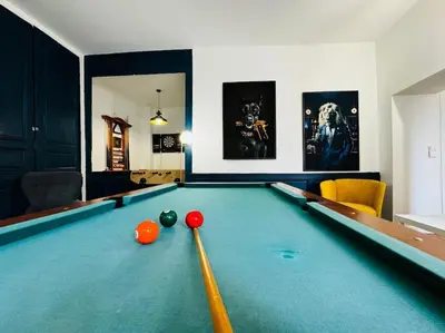 Billard dans l'établissement Sainte-barbe T4, Billard à 2 pas du château fort