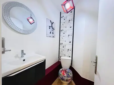 Salle de bains dans l'établissement Sainte-barbe T4, Billard à 2 pas du château fort