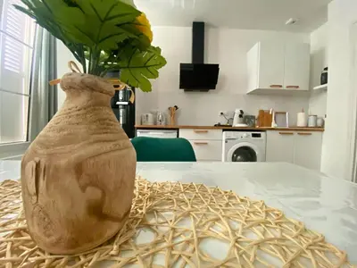 Cuisine ou kitchenette dans l'établissement Vivez le confort moderne pour 4 personnes
