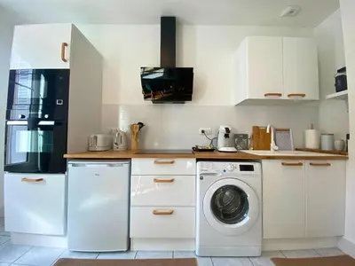 Cuisine ou kitchenette dans l'établissement Vivez le confort moderne pour 4 personnes