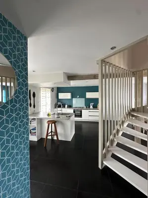 Cuisine ou kitchenette dans l'établissement Charmante maison comme chez soi