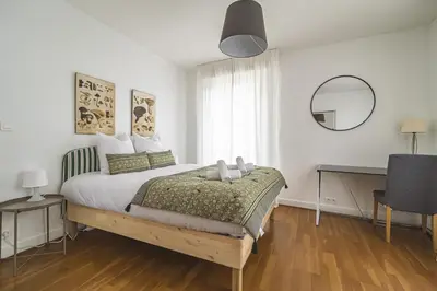 Un ou plusieurs lits dans un hébergement de l'établissement Le Tambour Appartement Lumineux au Centre de Reims