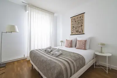 Un ou plusieurs lits dans un hébergement de l'établissement Le Tambour Appartement Lumineux au Centre de Reims