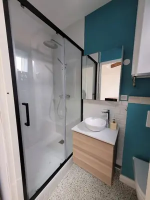 Salle de bains dans l'établissement L'atelier- appartement 2 chambres