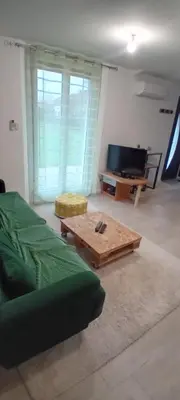Télévision ou salle de divertissement dans l'établissement Appartement à la campagne