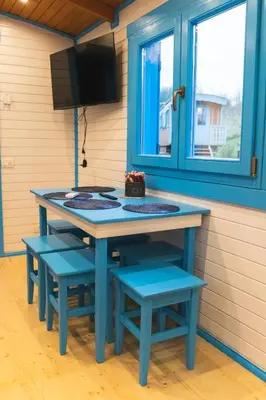 Télévision ou salle de divertissement dans l'établissement Roulottes et son kota grill sauna