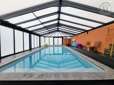 Piscine de l'établissement Gîte de charme avec piscine, spa et sauna - Tout inclus, à Beaurepaire-sur-Sambre, Parc Naturel Avesnois - FR-1-510-213 ou située à proximité