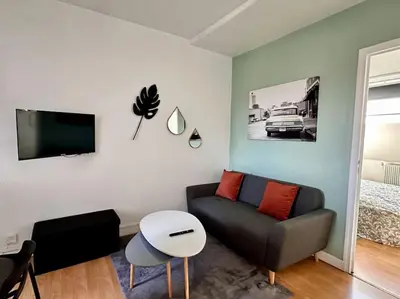 Télévision ou salle de divertissement dans l'établissement La Loge et La Pause Compiègnoise
