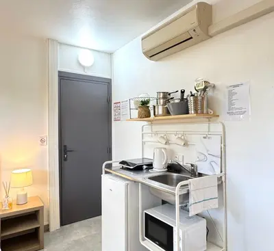 Cuisine ou kitchenette dans l'établissement Studio Platanes 1 - Proche Disneyland - Parking gratuit - Meaux