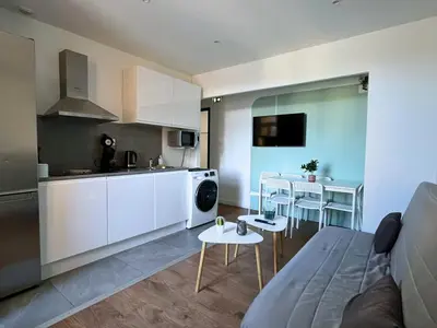 Cuisine ou kitchenette dans l'établissement SQ Appartement - 2 Chambres - Proche Gare - Wi-Fi