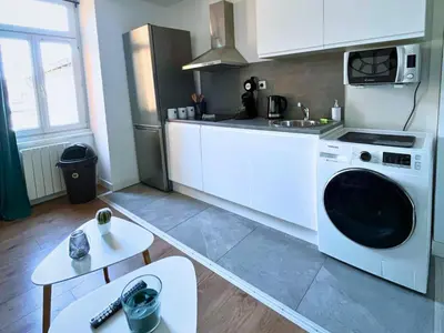 Cuisine ou kitchenette dans l'établissement SQ Appartement - 2 Chambres - Proche Gare - Wi-Fi
