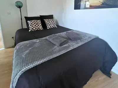 Un ou plusieurs lits dans un hébergement de l'établissement SQ Appart City - 1 Chambre - 5 Pers
