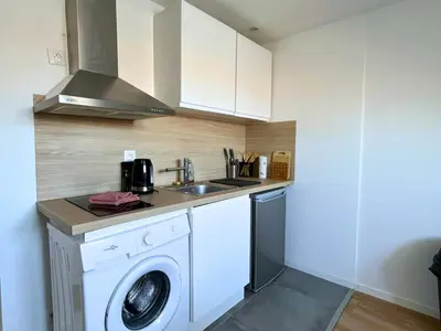 Cuisine ou kitchenette dans l'établissement SQ Appart élégance - Appartement 1 Chambre - Gare St Quentin - Parking