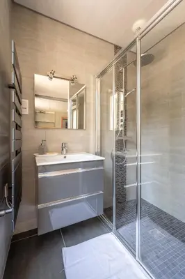 Salle de bains dans l'établissement Le Moulinet