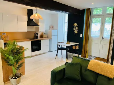 Cuisine ou kitchenette dans l'établissement Nouveau ! Place Gambetta superbe 2 pièces avec cour ensoleillée